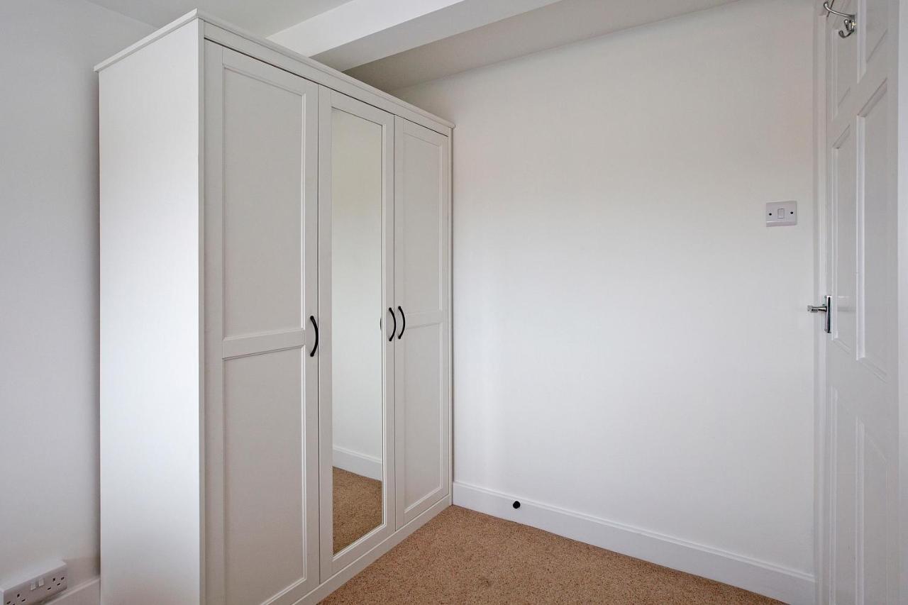 Off-street Parking Lower Rates For Longer Lets Holiday home *